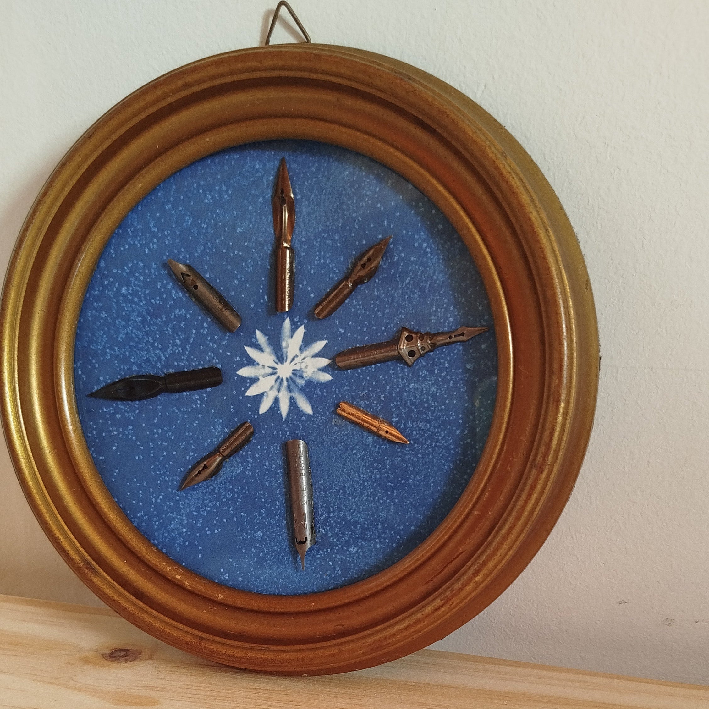 Quadretto tondo con pennini