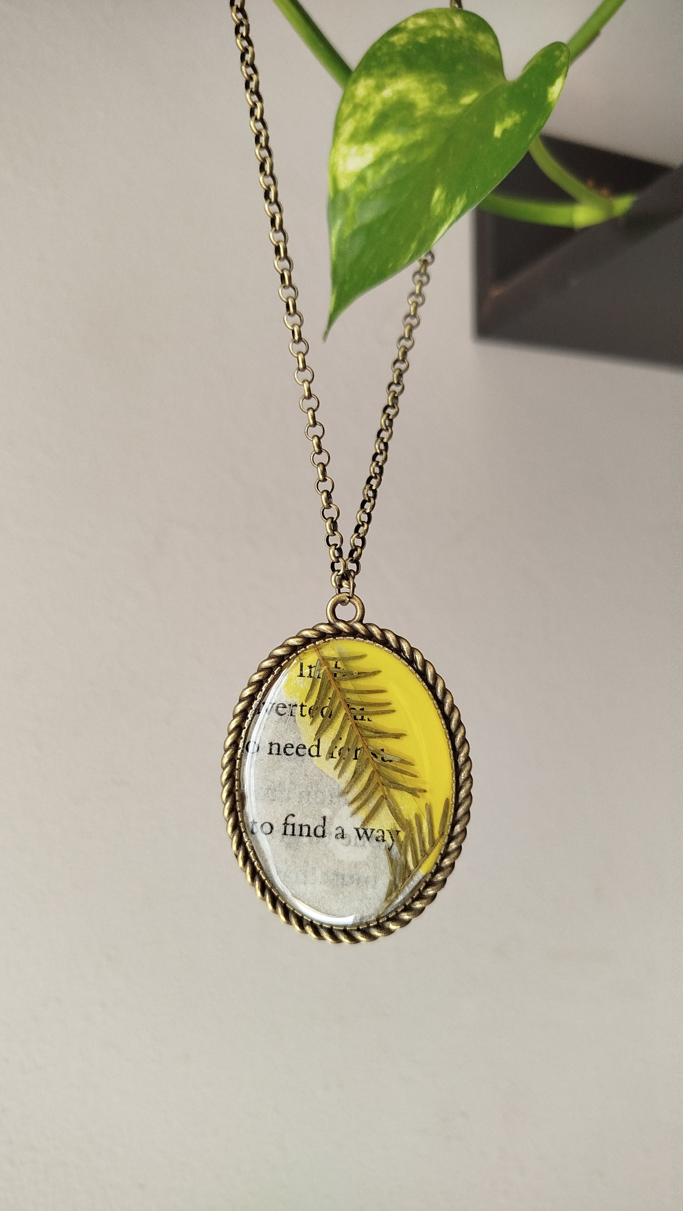 Ciondolo con foglia di mimosa