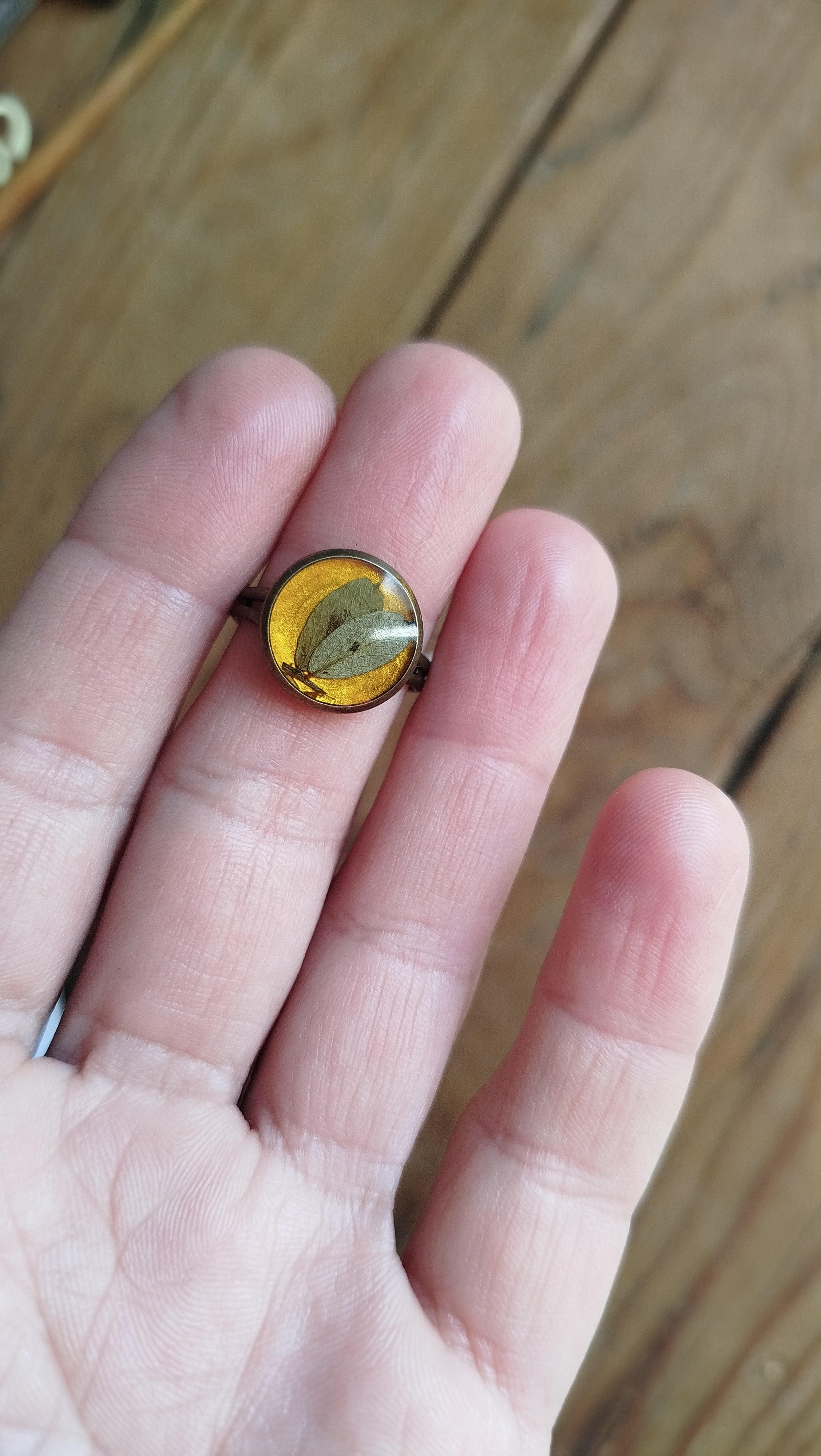 Anello regolabile con foglia di veccia silvana