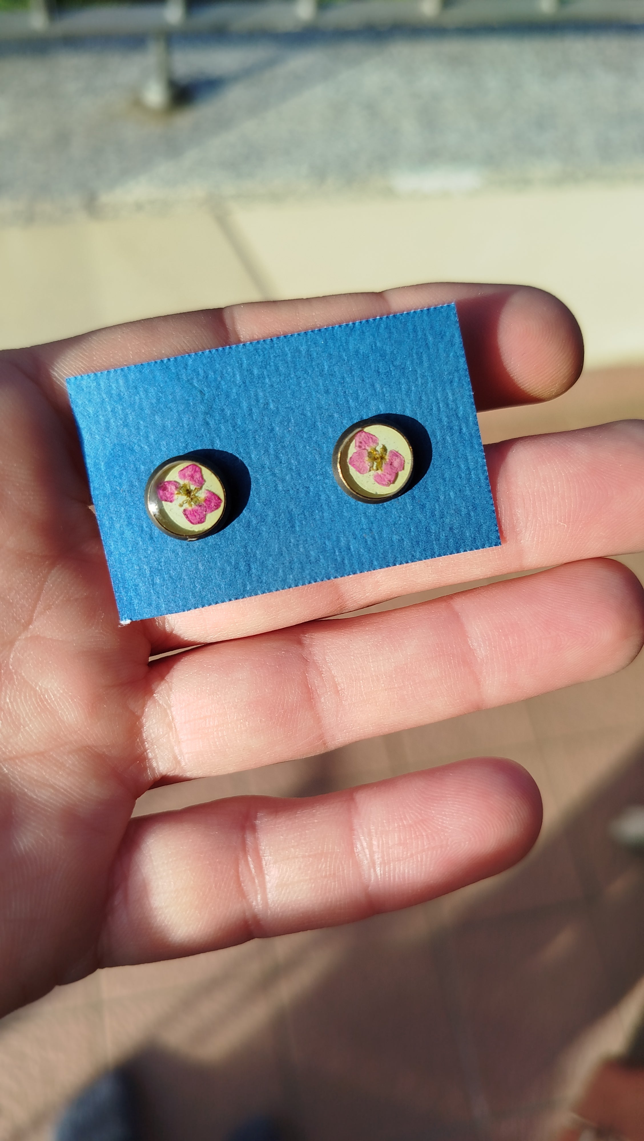 Orecchini a lobo con alisso