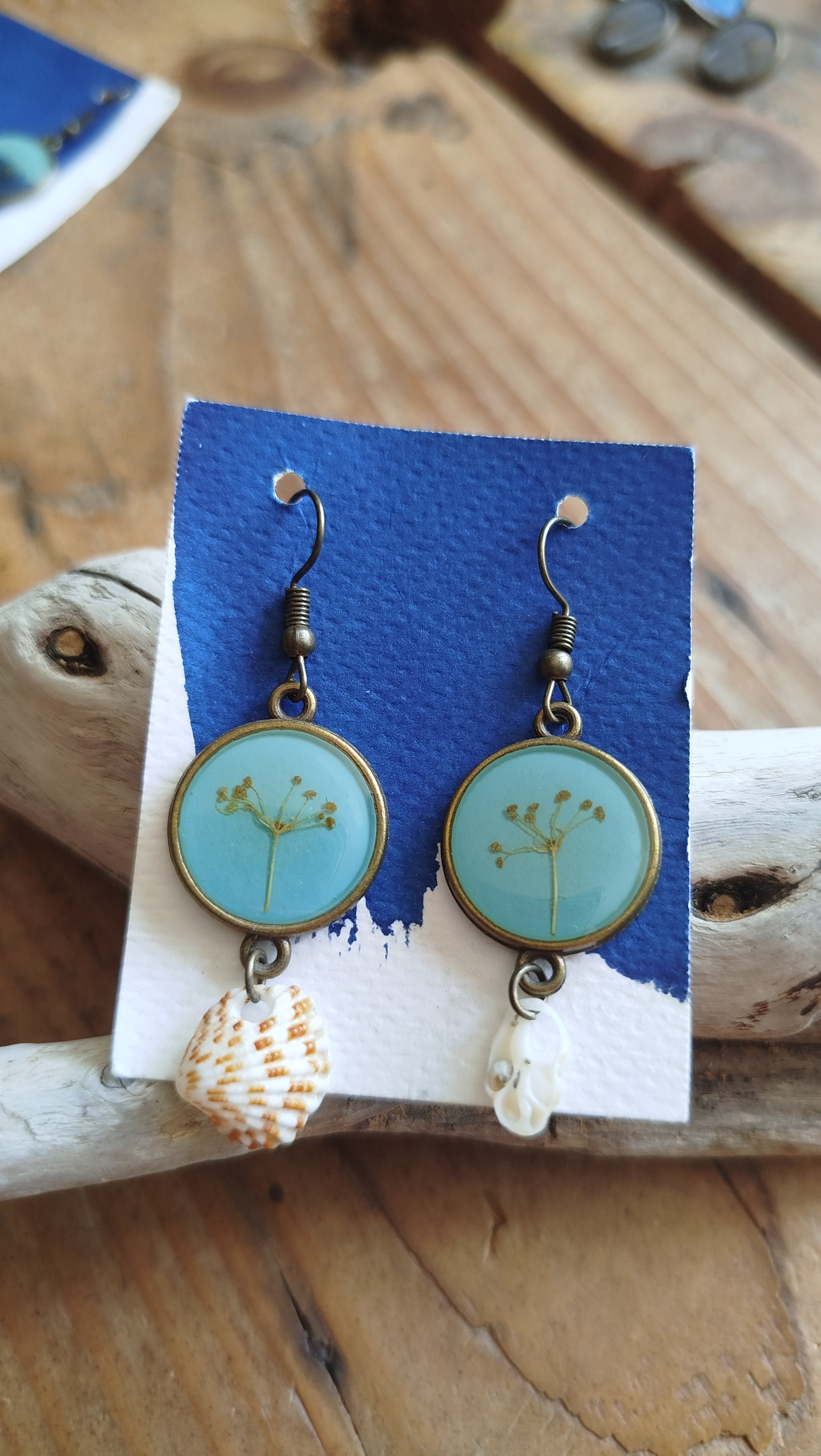 Orecchini con finocchietto selvatico e conchiglie