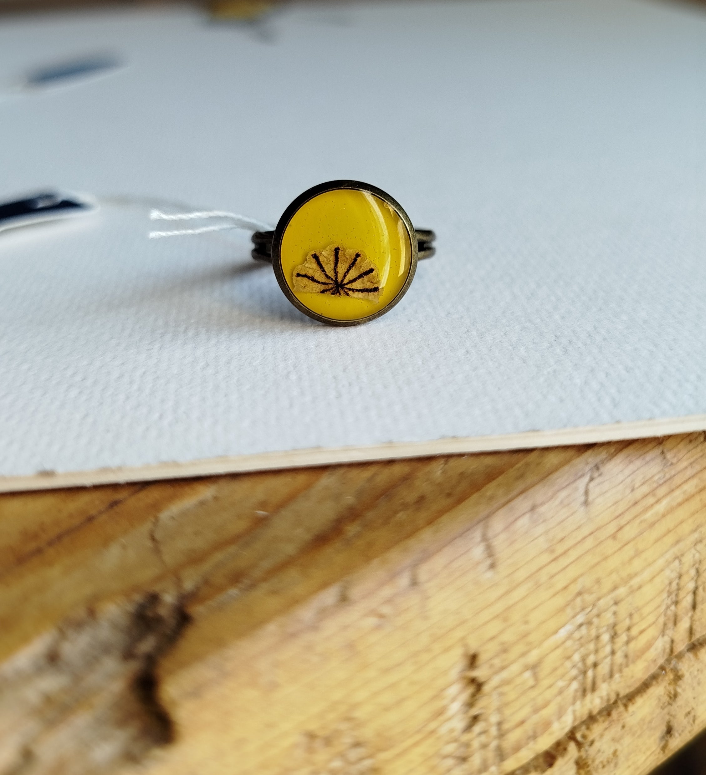 Anello regolabile con stigma di papavero