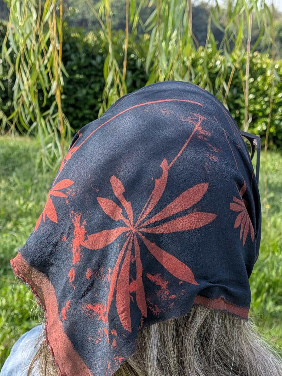 Foulard con cianotipia di lupino