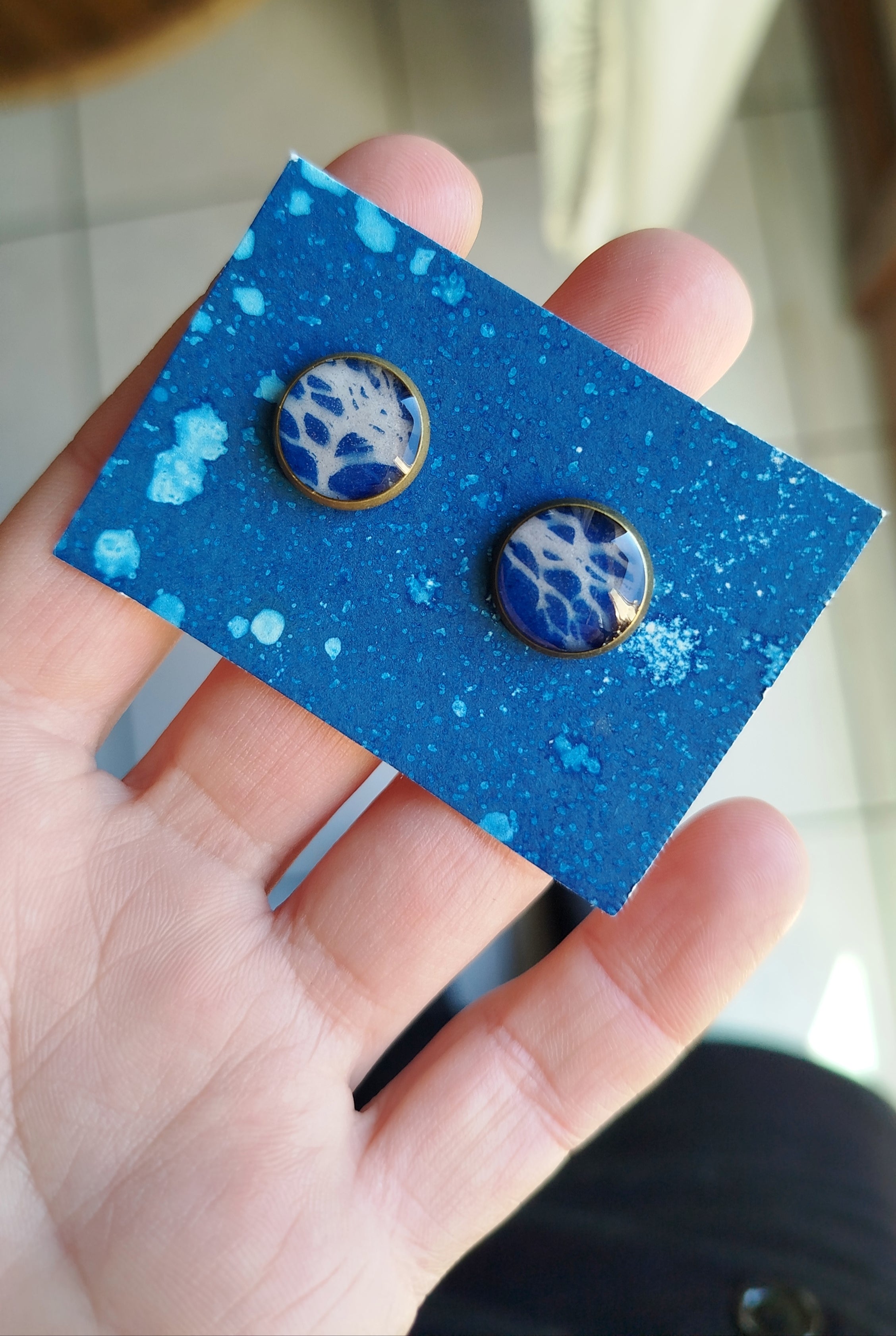 Orecchini a lobo con cianotipia di fibra di fico d'India