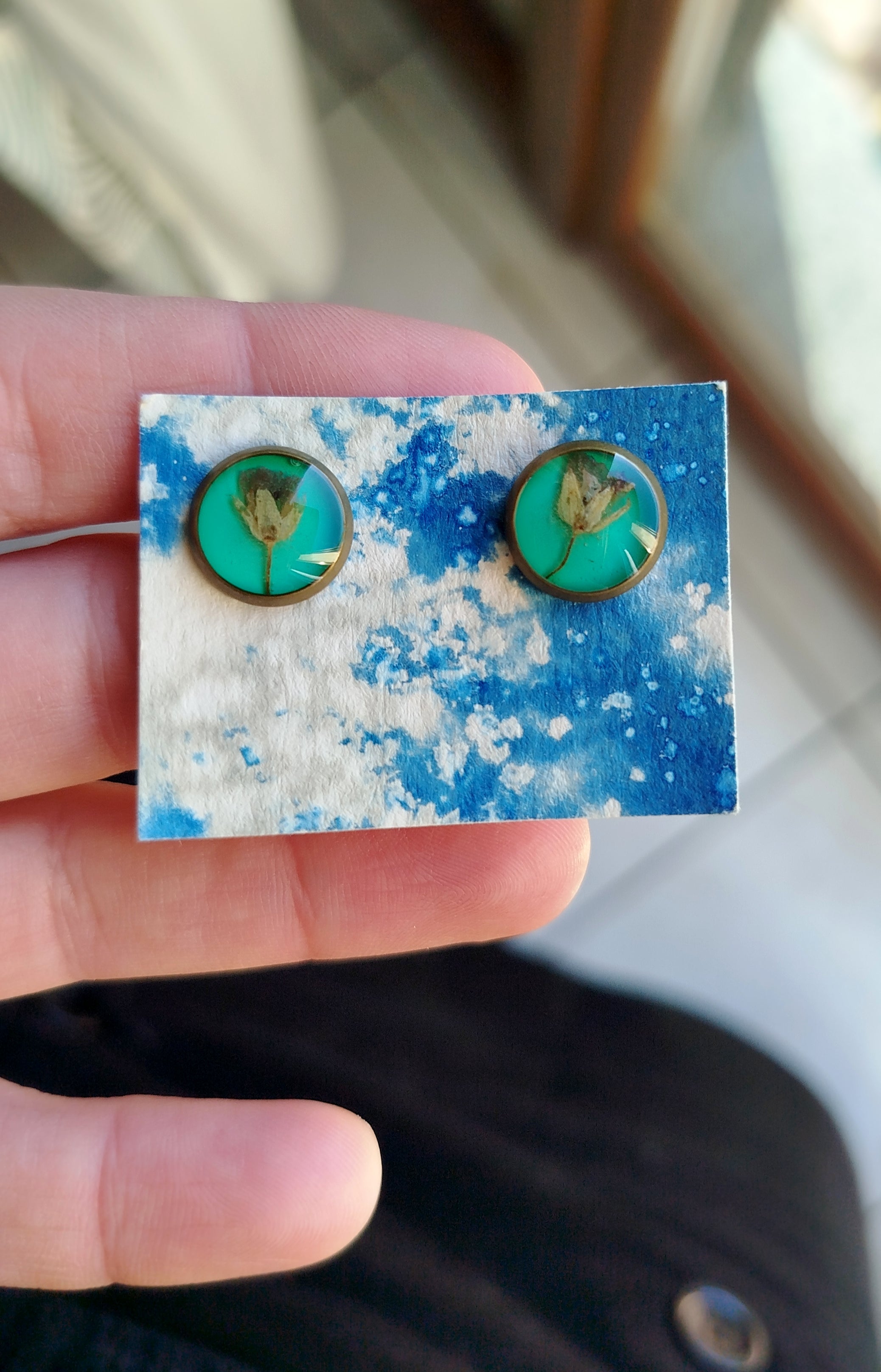 Orecchini a lobo con geranio