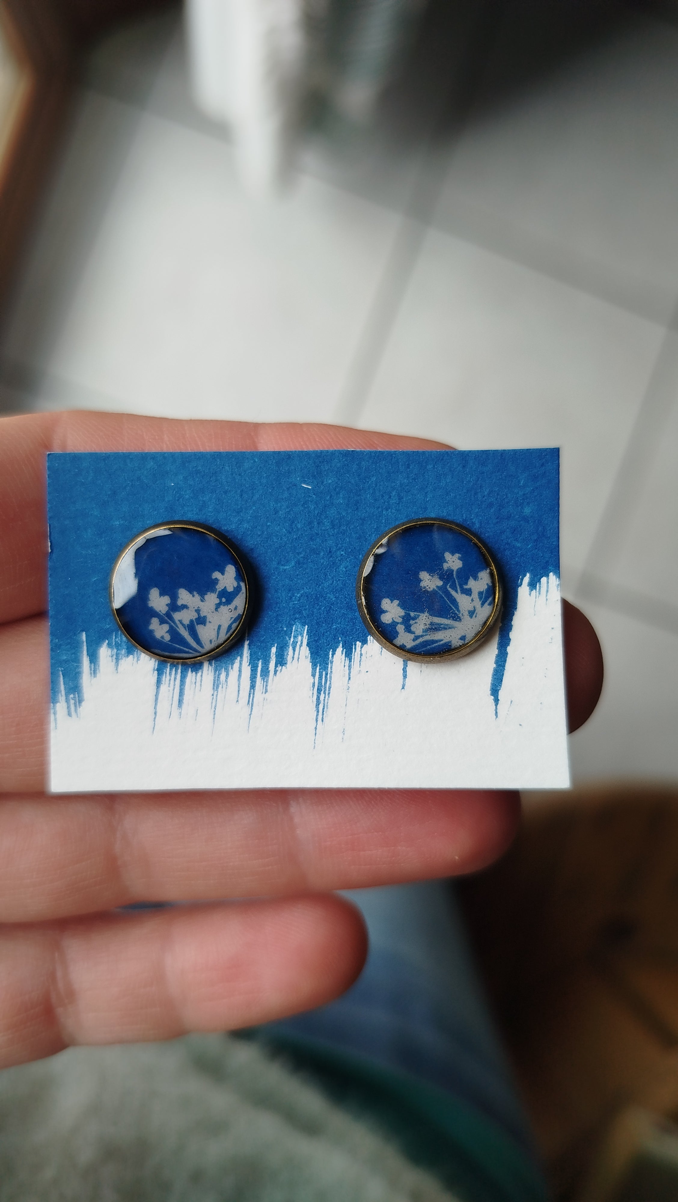 Orecchini a lobo con cianotipia di carota selvatica