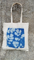Shopper in cotone riciclato con cianotipia di celidonia