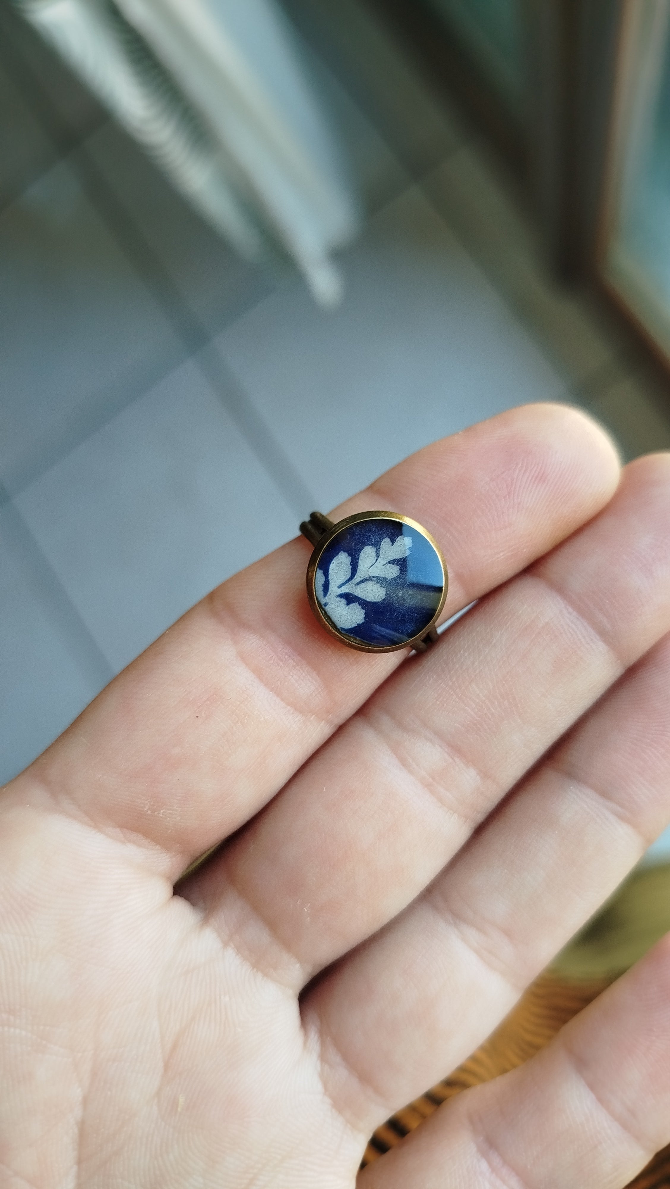 Anello regolabile con cianotipia di felce
