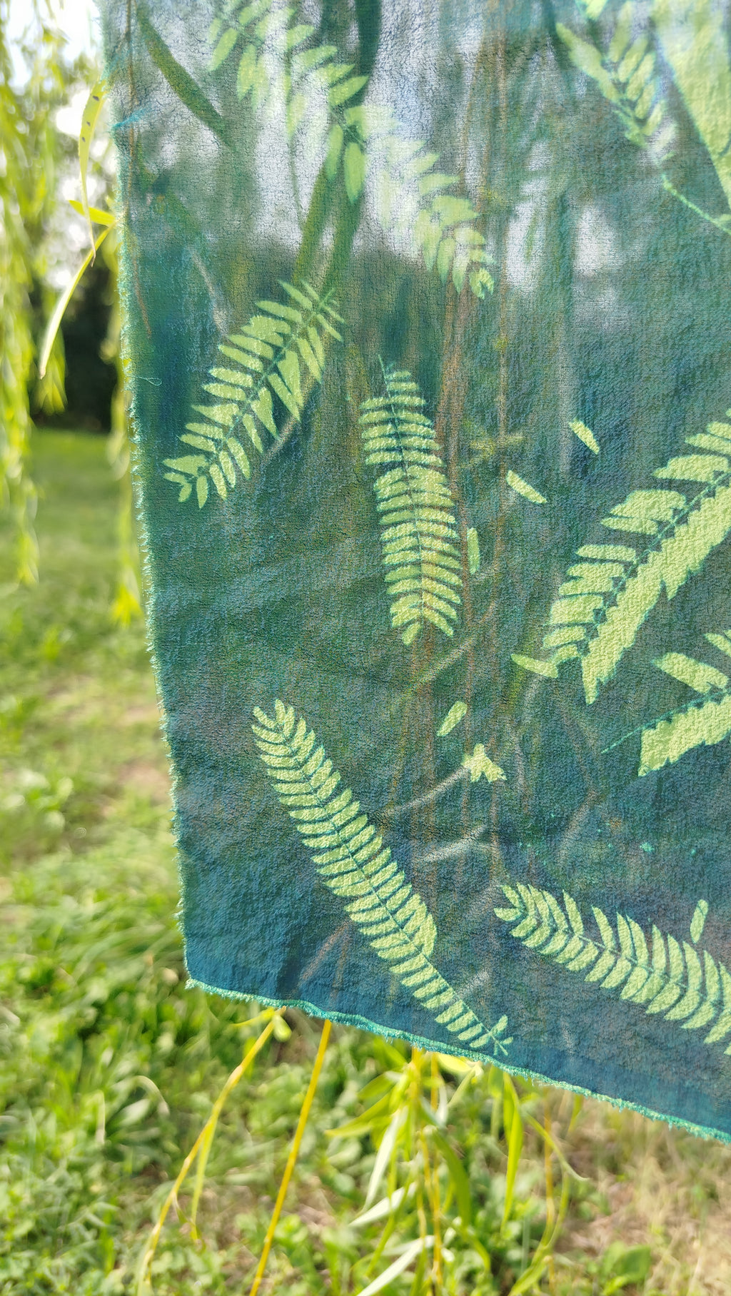 Foulard in seta con cianotipia di acacia di Costantinopoli