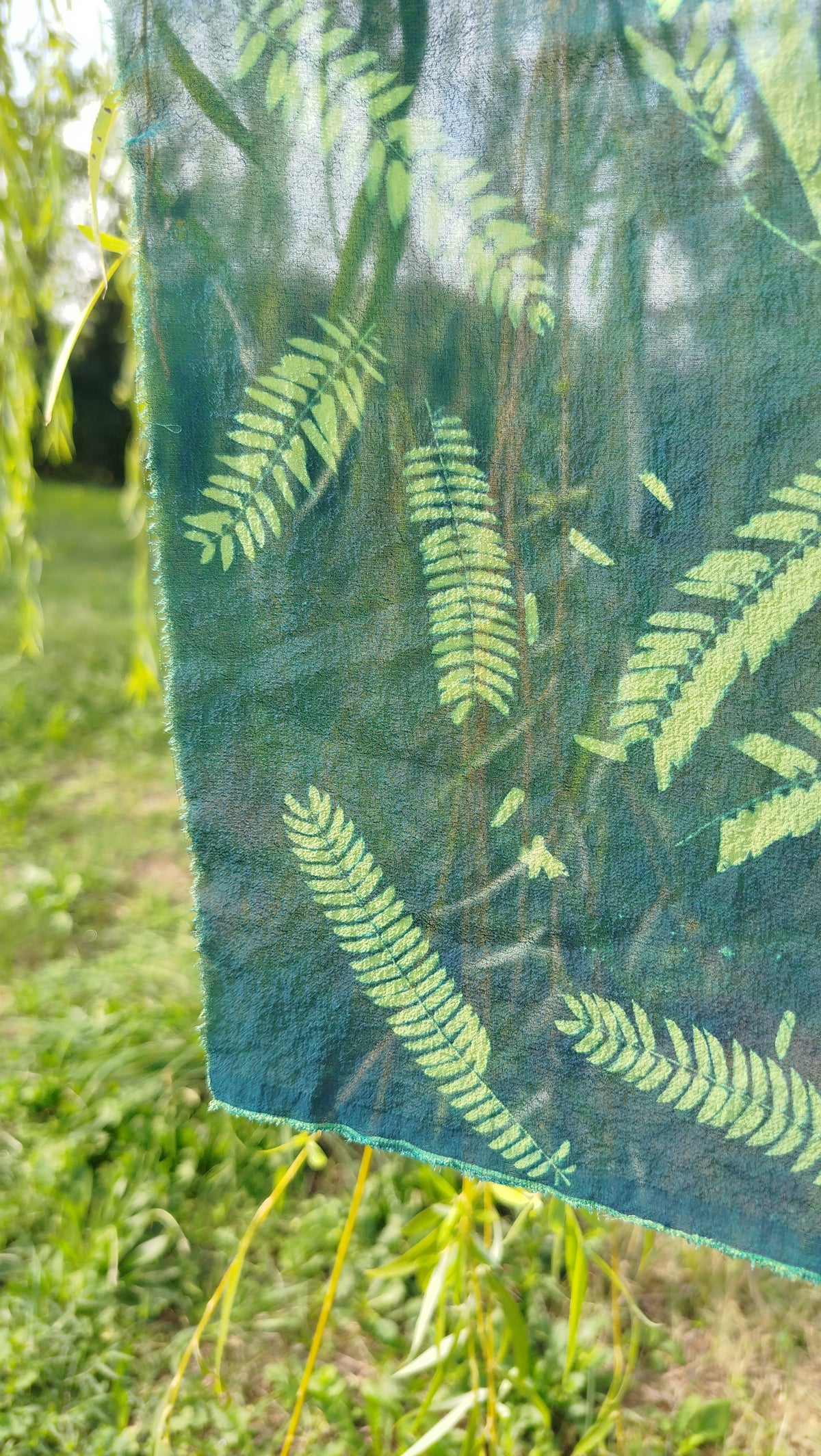 Foulard in seta con cianotipia di acacia di Costantinopoli
