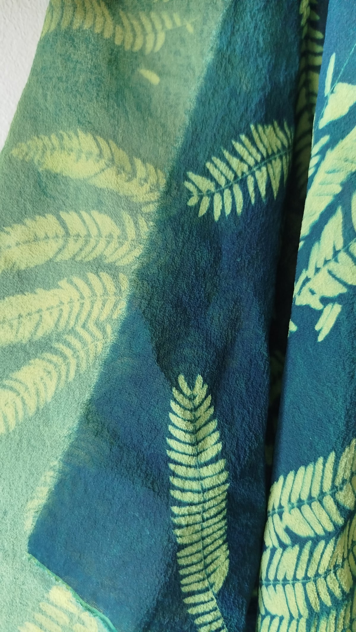 Foulard in seta con cianotipia di acacia di Costantinopoli