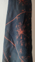 Foulard in seta con cianotipia di carota selvatica