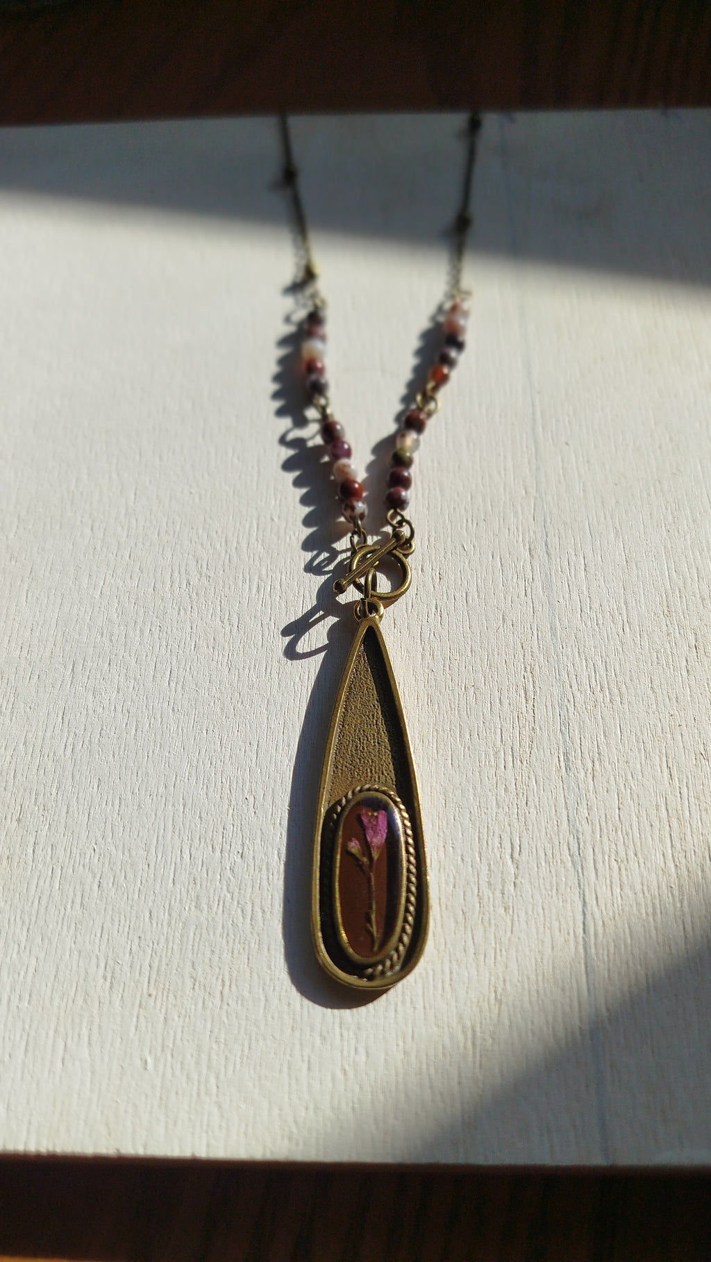 Collana con heuchera e pietre di agata sangue