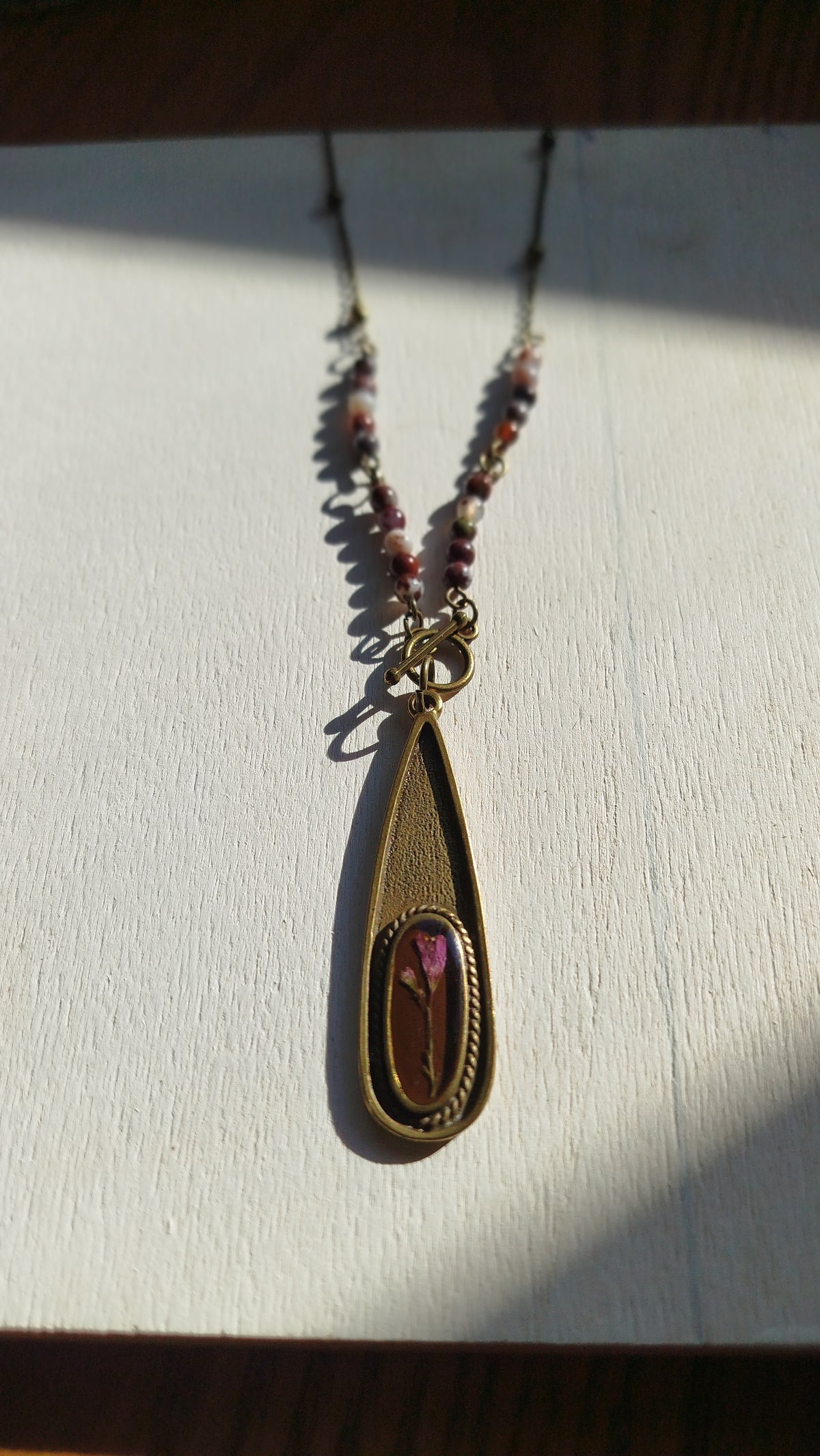 Collana con heuchera e pietre di agata sangue