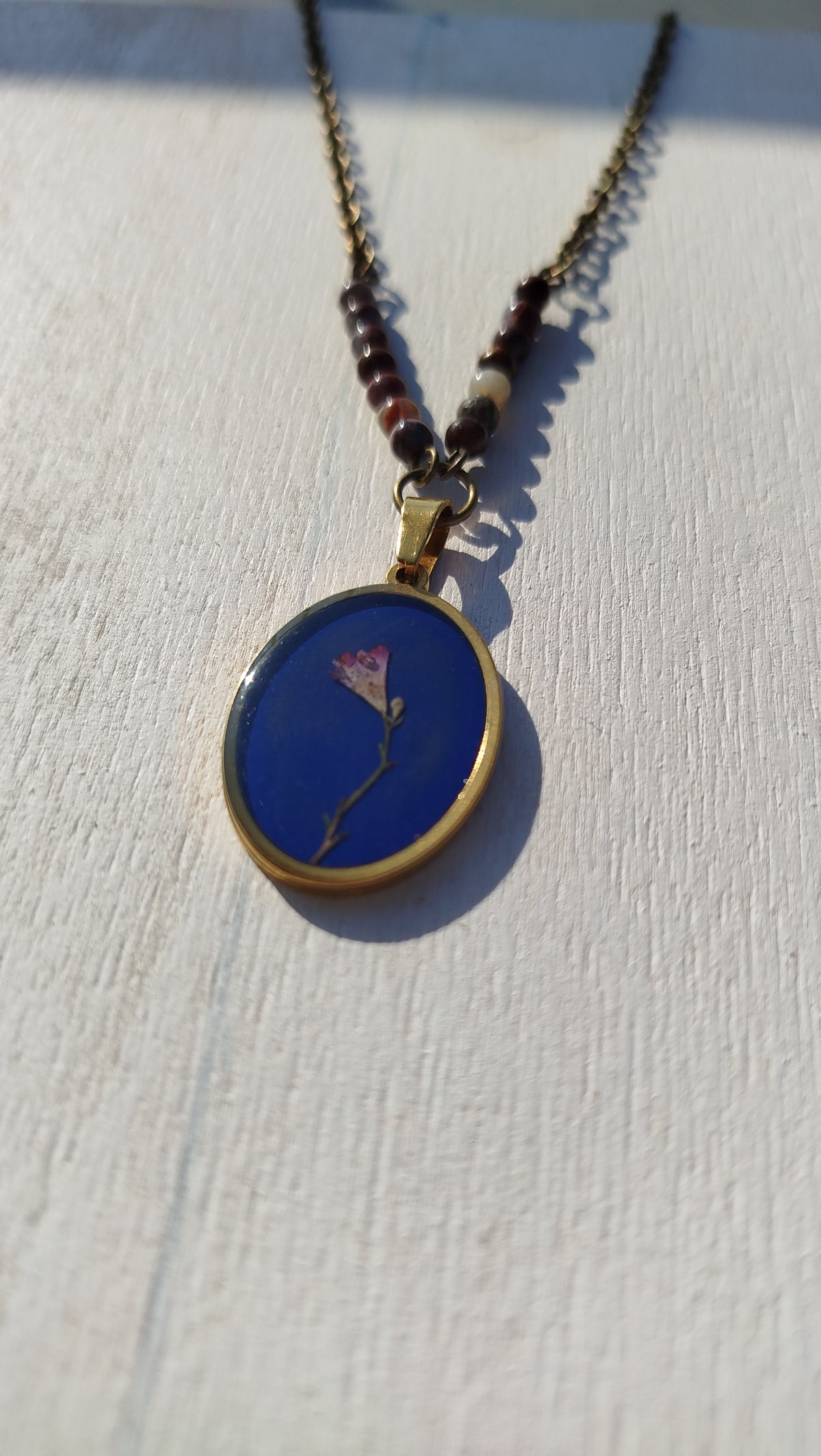 Collana con heuchera e pietre di agata sangue