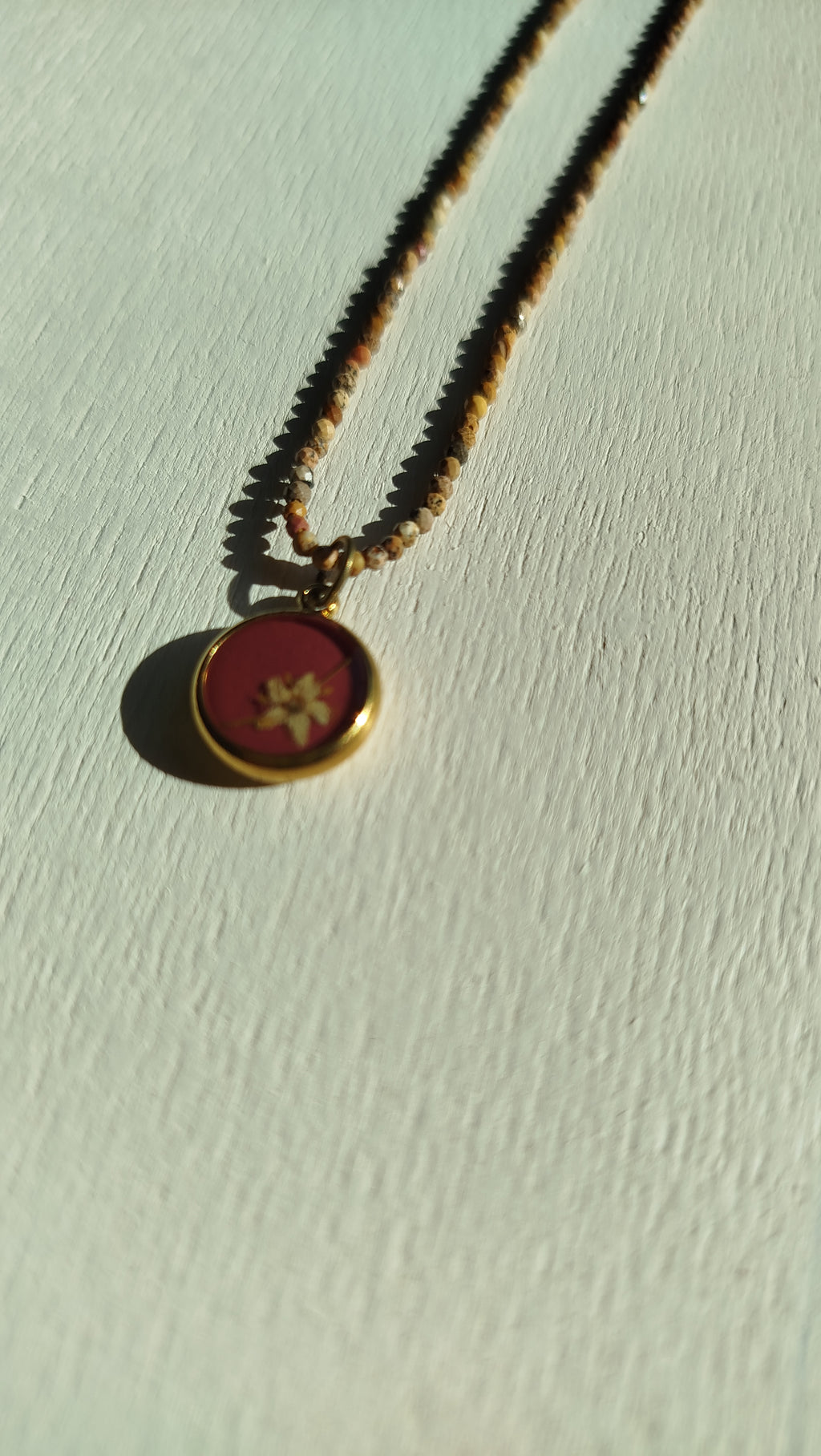 Collana con sambuco e pietre di diaspro paesaggio