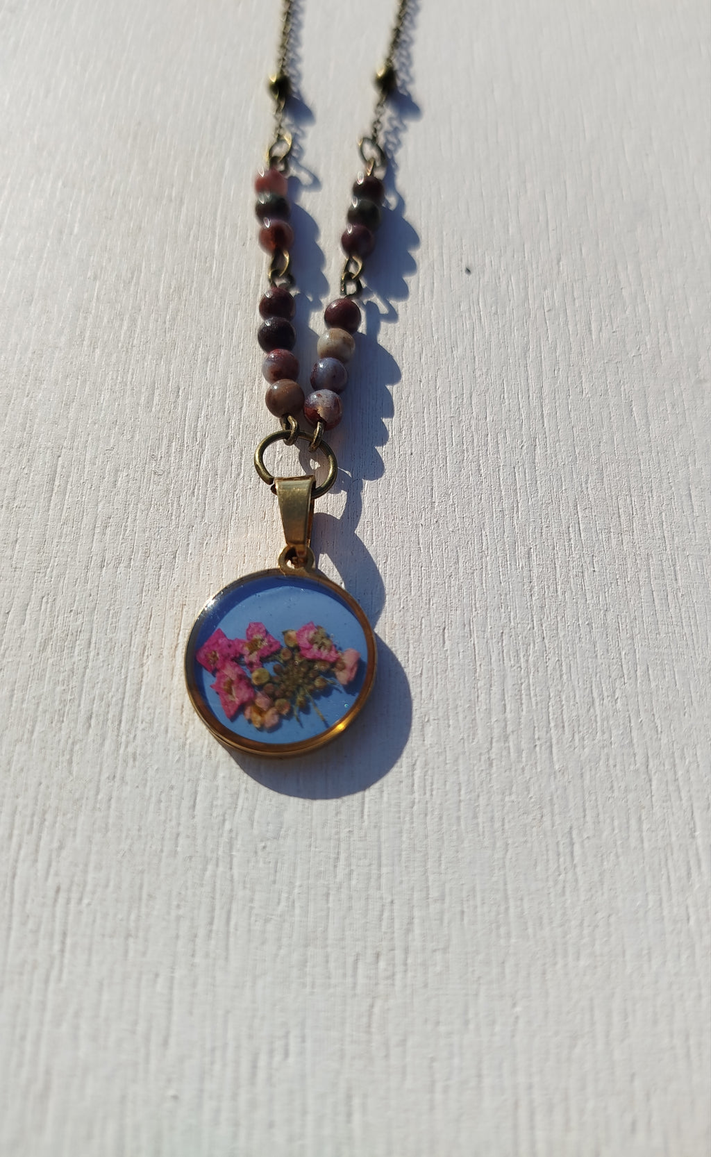 Collana con pietre di agata sangue e fiori di alisso