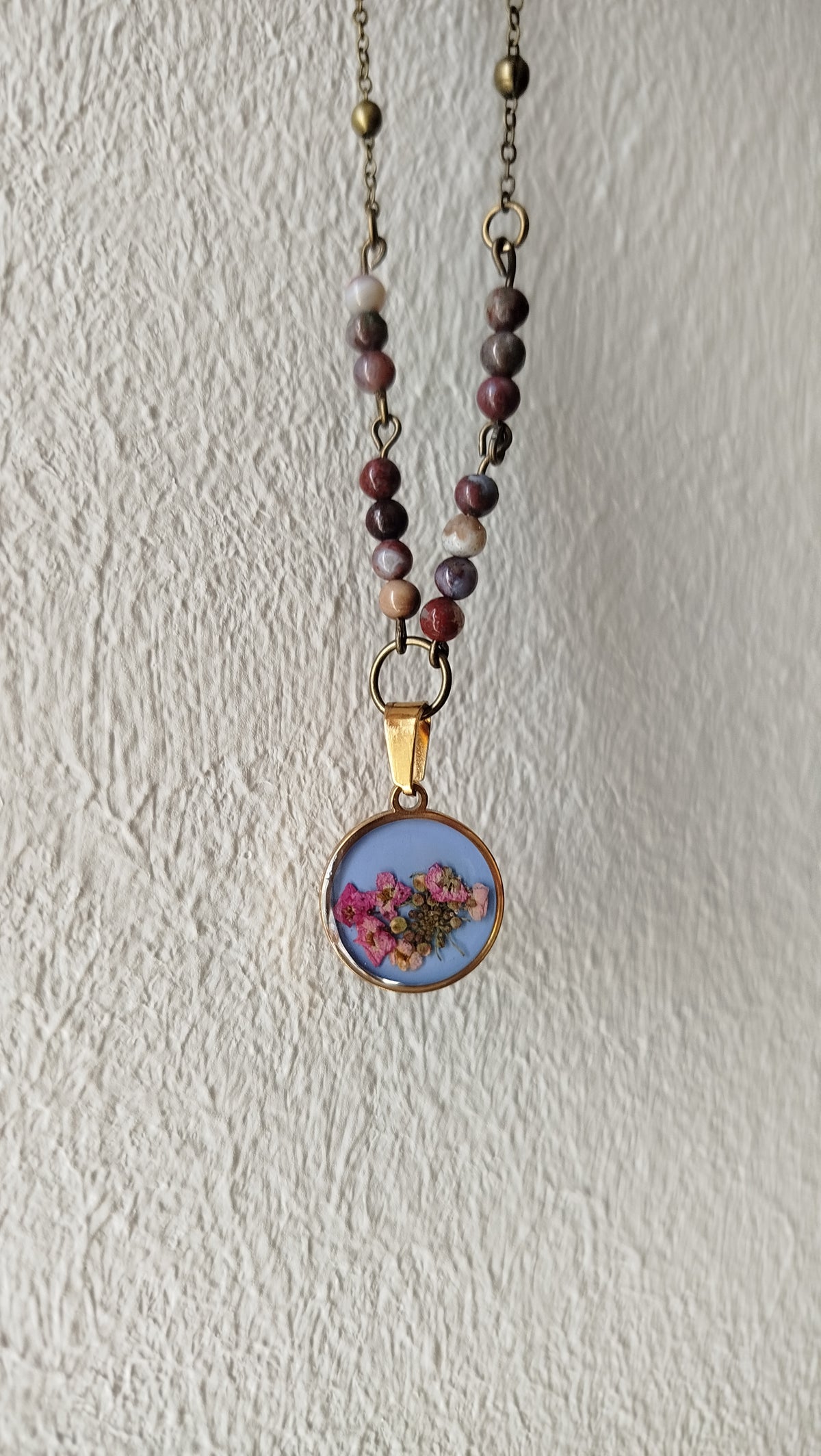 Collana con pietre di agata sangue e fiori di alisso
