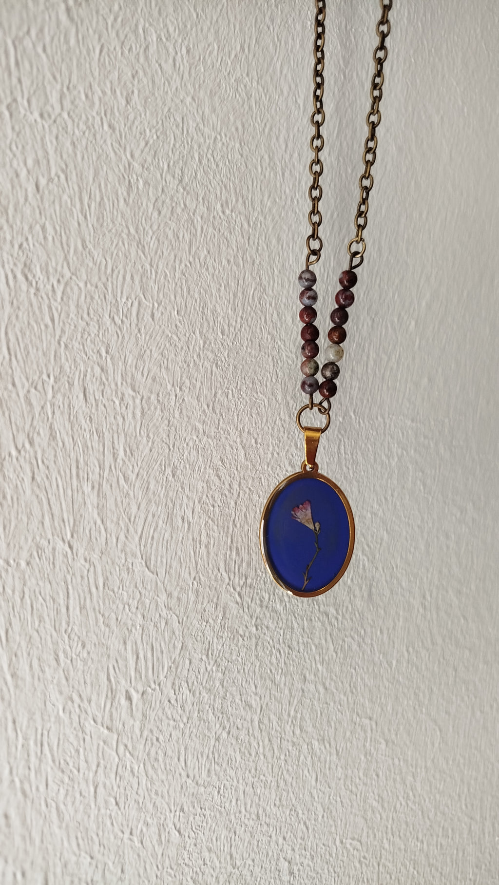Collana con heuchera e pietre di agata sangue