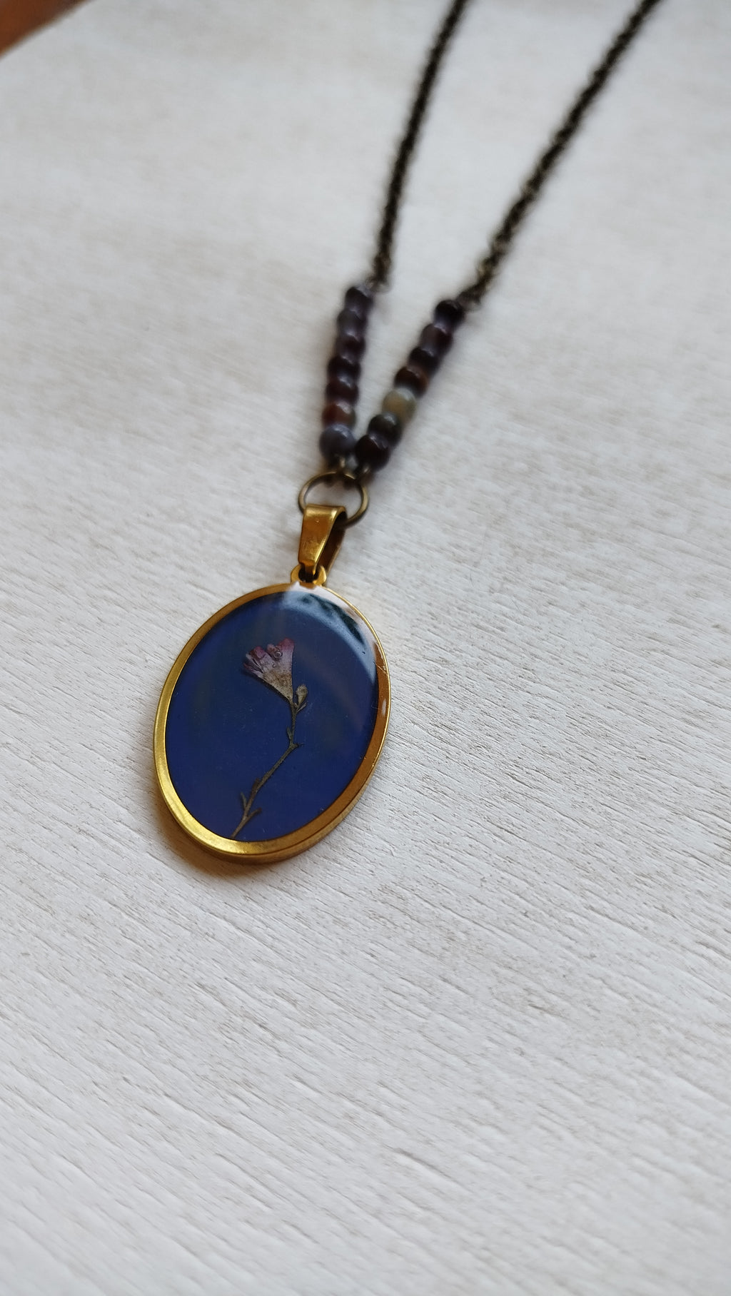 Collana con heuchera e pietre di agata sangue