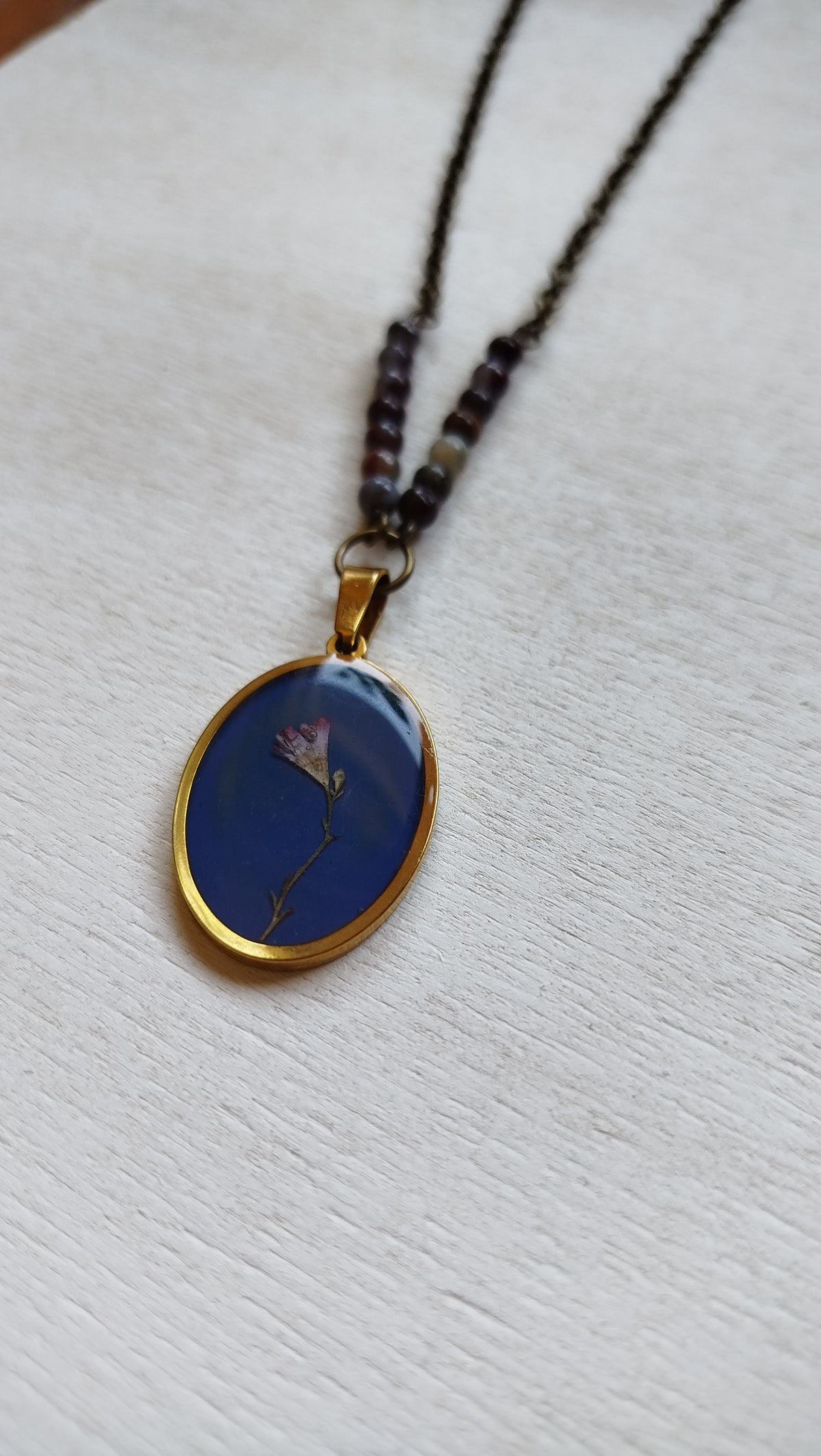 Collana con heuchera e pietre di agata sangue