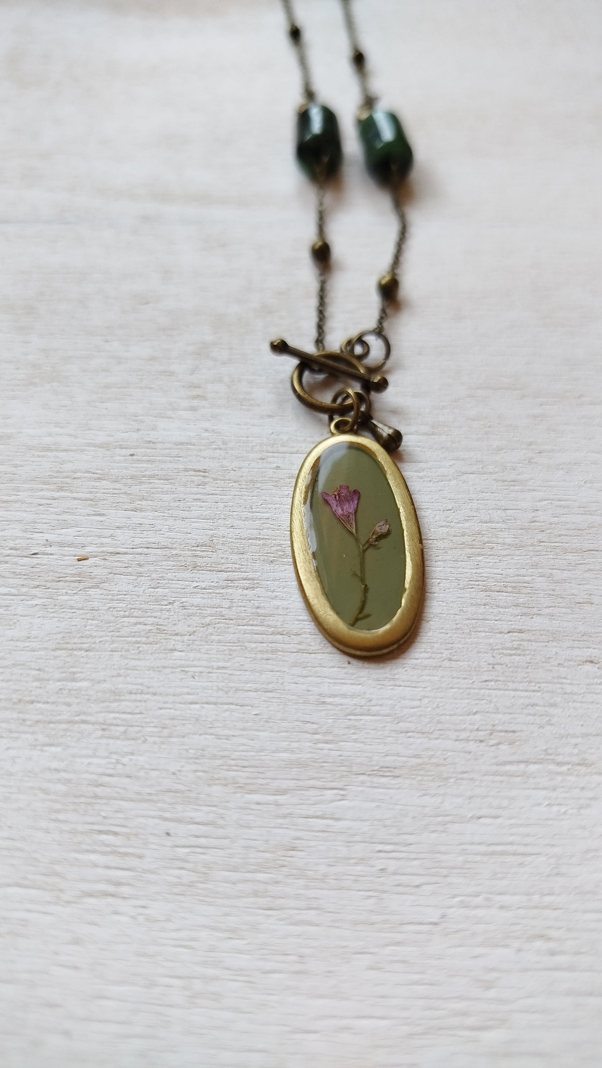 Collana con heuchera e pietre di zoisite rubino