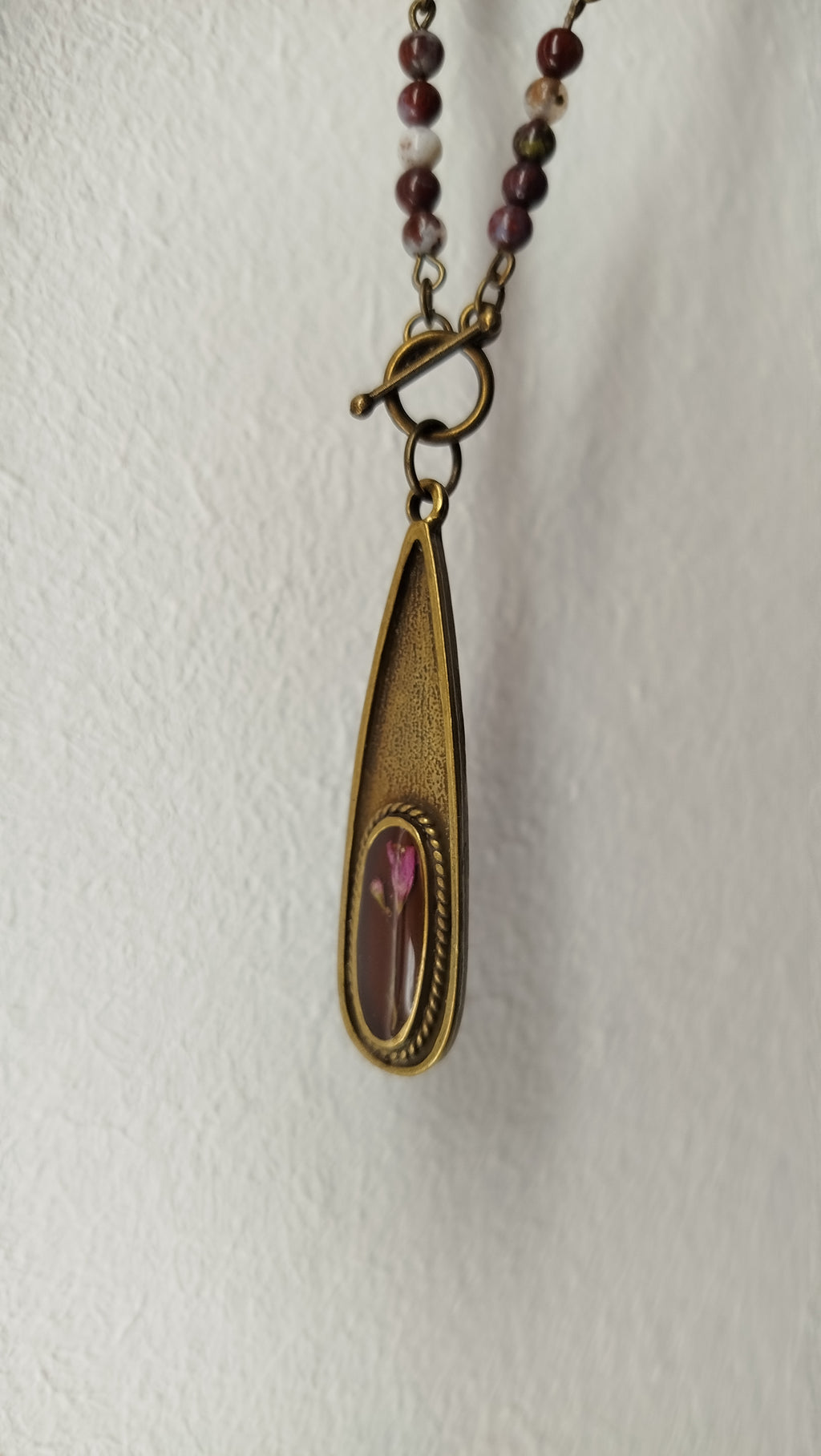 Collana con heuchera e pietre di agata sangue