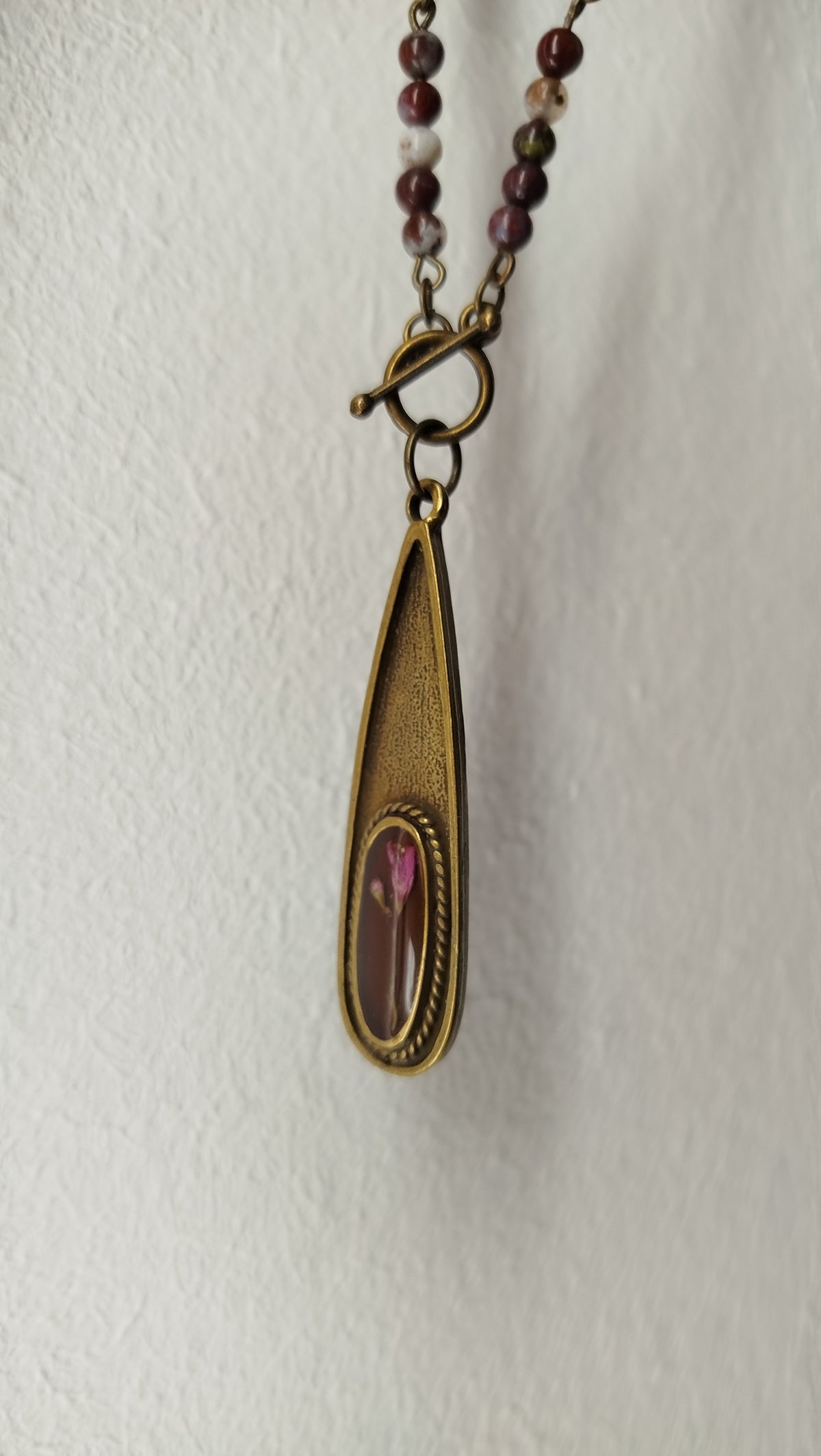 Collana con heuchera e pietre di agata sangue