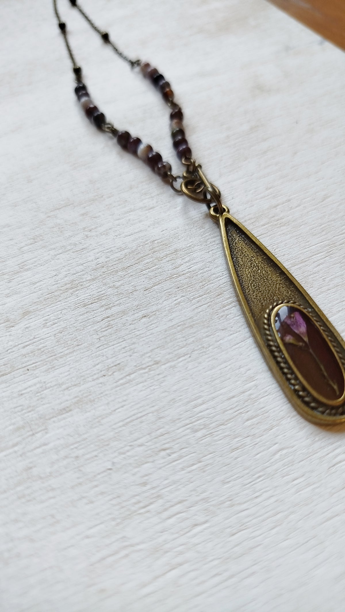 Collana con heuchera e pietre di agata sangue
