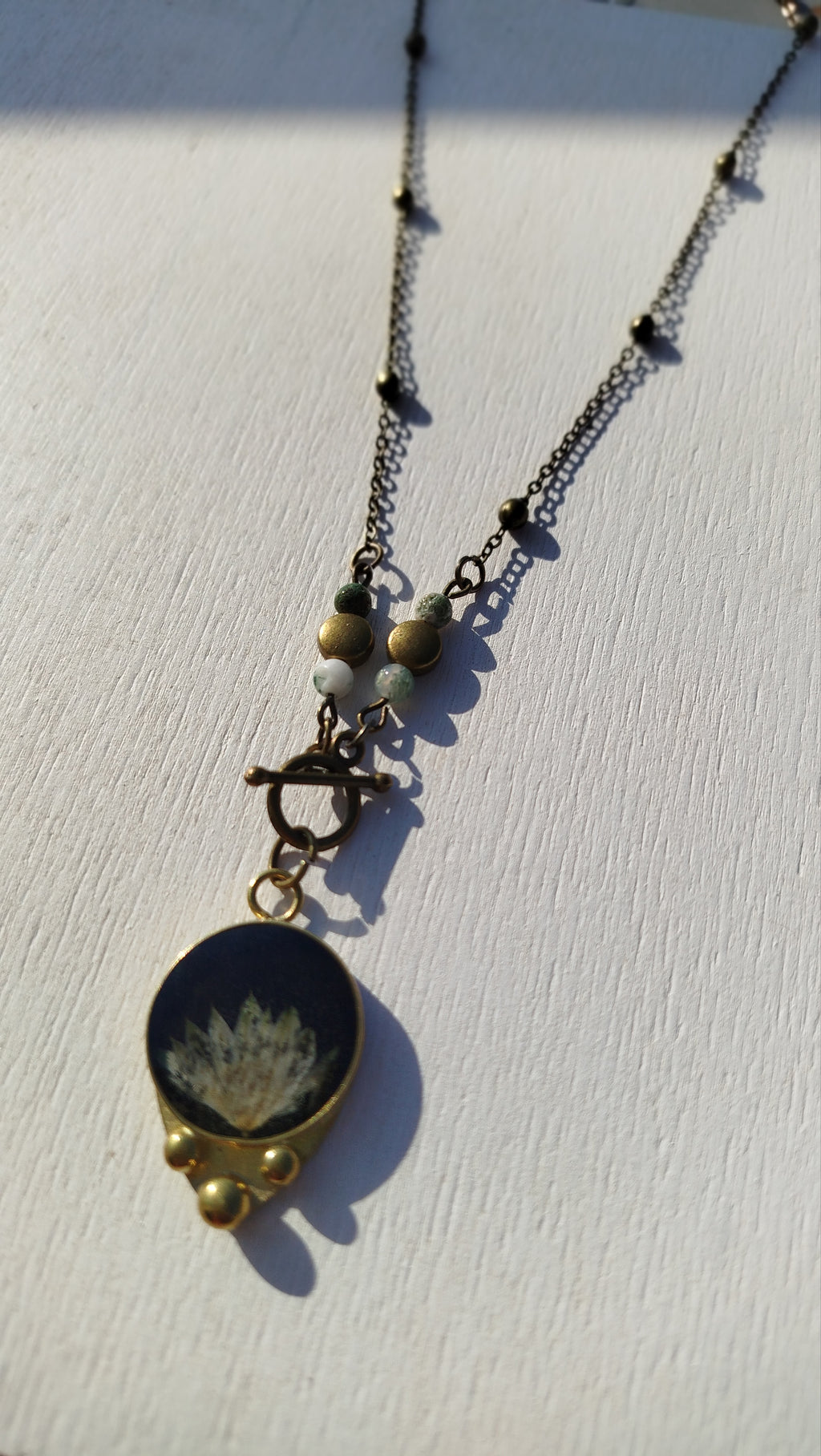 Collana con astranzia maggiore e pietre di agata muschiata dendritica